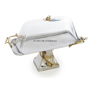 แท่นโชว์เค้กเคลือบเงาทำจากอลูมิเนียมเคลือบสีเงินพร้อมดีไซน์รูปใบไม้ชุบทองและฝาครอบด้านบนเป็นกระจกใสจากอินเดีย - Product Image 1