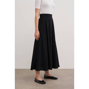 Jupe plissée en cuir véritable noir, coupe décontractée - Product Image 3