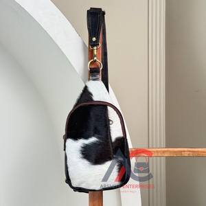 Nuevo último diseño de cuero de vaca con pelo para hombres y mujeres, bolso de pecho de gran capacidad, riñonera cruzada, bolsos de hombro de compras de viaje - Product Image 1