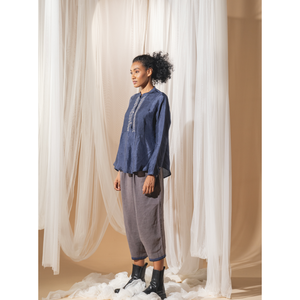 Camisa Formal de Satén para Mujer APA, Tejida a Mano, Azul, Bordada con Patrón Floral de Leopardo, Talla XL, Estilo Formal de Oficina, con Encaje - Product Image 4