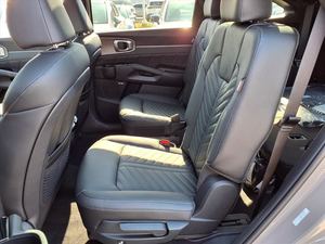 Kia Sorento X-Line SX Prestige AWD 2026 d'occasion, couleur marron, avec toit ouvrant, démarrage à distance, sièges en cuir, boîte automatique, jantes en alliage - Product Image 4