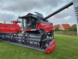 รถเกี่ยวข้าวมือสอง Massey Ferguson 32 ระบบเกียร์ 4 แถว กำลัง 100-130 แรงม้า สภาพดีเยี่ยม เหมาะสำหรับเก็บเกี่ยวธัญพืชและข้าวโพด - Product Image 3