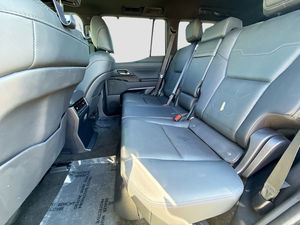 SUV GX 550 Luxe 3.4T V6 Bi-Turbo 4x4 Automatique 7 Places Essence Modèle Neuf d'Occasion 2024 à Vendre - Product Image 5