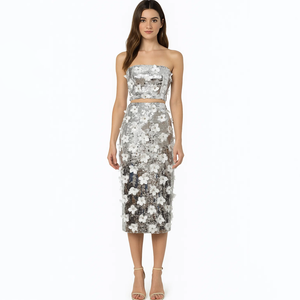 Ensembles de <span class=keywords><strong>jupe</strong></span> <span class=keywords><strong>longue</strong></span> fendue dans le dos avec <span class=keywords><strong>bustier</strong></span> tube personnalisé sans bretelles <span class=keywords><strong>Ensemble</strong></span> deux pièces <span class=keywords><strong>pour</strong></span> femmes de luxe à paillettes argentées d'été <span class=keywords><strong>pour</strong></span> soirée - Product Image 1