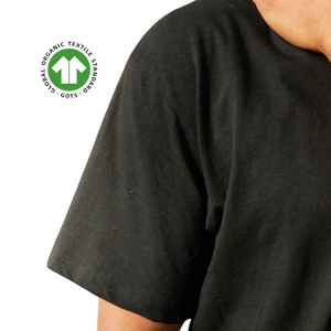 Camiseta orgánica negra para hombre, jersey de 4,3 oz, suave y flexible con cuello acanalado para la comodidad diaria - Product Image 3