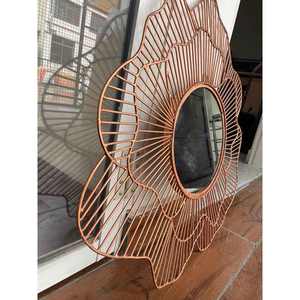 Miroir mural moderne en métal de haute qualité avec miroir de poche fait main au design floral d'Inde très demandé pour les mariages - Product Image 2