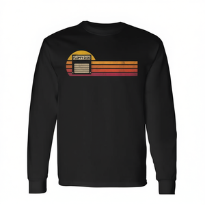 T-shirt à manches longues style vintage avec silhouette de disquette rétro, coucher de soleil des années 80 - Product Image 2