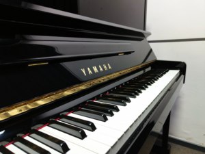 Yamahas U10BL Upright Piano Japan Import Solid Build Reliable Acoustic Piano Excellent Condition U1 U2 U3 - Product Image 4