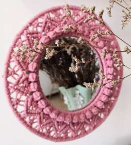 Miroir mural en macramé léger, fait main et personnalisé, accent décoratif moderne pour salon, chambre et entrée - Product Image 3