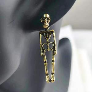 Orecchini a Perno Vintage a Forma di Scheletro, Placcati in Oro Antico, Unisex, Gioielli di Moda per Halloween, Design Pendente in Lega di Zinco - Product Image 5
