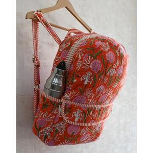 Mini Mochila Boho Acolchada de Algodón Ligero Hecha a Mano en India, con Estampado Floral en Bloque, Bolsa con Cremallera para Uso Diario y Viajes, Unisex - Product Image 3