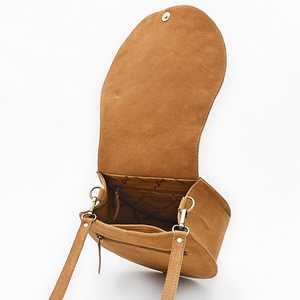 กระเป๋าสะพายข้างหนังนิ่มหนังกลับดีไซน์ใหม่ - Product Image 5