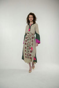 ชุดเดรสปักลายโบฮีเมียนชุดเดรสยาวคอตตอนปักด้วยมือคอวีลึกตกแต่งด้วยดีไซน์สไตล์โบฮีเมียนสไตล์ทัสเซิล - Product Image 5