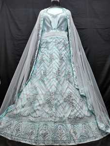 Venta al por mayor de verano con estilo Net Lehenga 3M Flair Glitter Dori Work Heavy 4 Side Border Dupatta para fiestas de invierno Boutique de suministro - Product Image 5