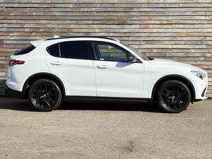 UTILISÉ LHD/RHD 2020 ALFA ROMEO STELVIO 2.0 NERO EDIZIONE - Product Image 3