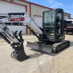 Tracteur d'occasion E35 avec moteur et boîte de vitesses, prêt à la vente maintenant. Remorque pour mini-excavatrice. - Product Image 1