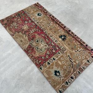 Alfombra Turca Pequeña de 2.2x4 pies, Alfombra Vintage Marrón con Diseño de Puntos - Product Image 2