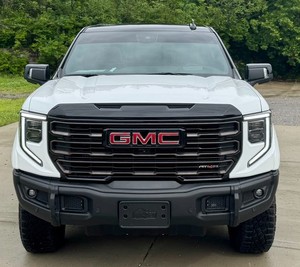 Usado 2024 GMC Sierra 1500 AT4X Crew Cab 4WD con asientos de cuero Paquete de energía Bluetooth Navegación SE Paquete de remolque - Product Image 1