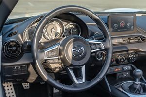 Mazda MX-5 Miata Club 2023 Usado en Excelentes Condiciones - Product Image 2