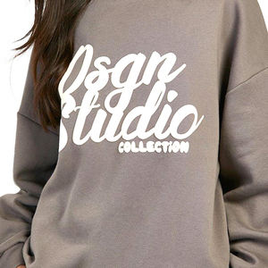 Nouveau style de survêtements pour femmes avec logo personnalisé et impression bouffante Ensemble 2 pièces/survêtements de sport pour femmes en impression bouffante - Product Image 5