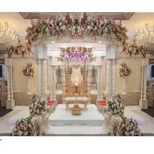 Mandap Triveni con temática de Palacio Blanco para bodas, Mandala de boda de triple pilar en tendencia, el mejor mandapam Maharani para bodas indias, Florida - Product Image 1