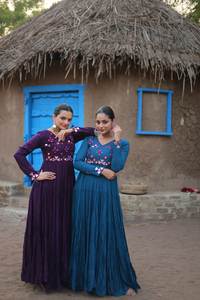 Vêtements ethniques Kurti de meilleure qualité en pur coton brodé pour femmes - Product Image 5