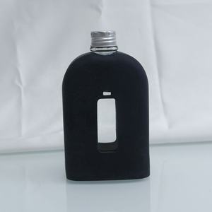 Petaca de cristal para hombre, Petaca personalizada, estilo moderno con funda de silicona - Product Image 4