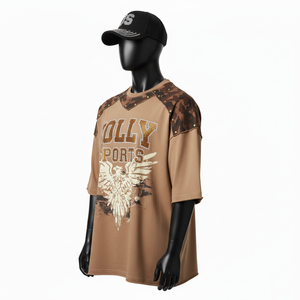 T-shirt ample pour homme, surdimensionné, en jersey de coton lourd 200 GSM, coupe décontractée, camouflage marron, panneau d'épaule, logo imprimé en strass - Product Image 4