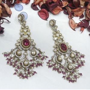 ต่างหูหินชุบทองแบบดั้งเดิมสำหรับใส่ไปงานเลี้ยงงานแต่งงาน - Product Image 1