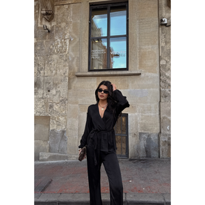 ชุดเสื้อและกางเกงผ้าซาตินสีดำแบบผูกเอวสำหรับผู้หญิง - Product Image 3