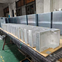 Fabrication sur mesure de boîtiers en tôle perforée professionnelle en aluminium pour systèmes de contrôle réseau et de communication