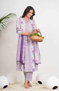 Womens Cotton Wholesale Floral Printed Anarkali Kurta Pant Dupatta Set Calf Length V Neck Three Fourth Sleeve <b>White</b> Ethnic Wear - Product Image 5