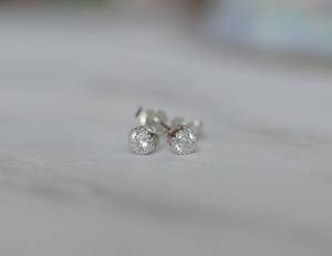 Minuscule zircon cubique diamant lunette 925 boucle d'oreille en argent sterling massif clous compacts CZ goujon plaqué or boucle d'oreille dernière impressionnante - Product Image 2