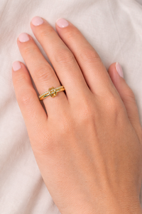 Anillo de boda de eternidad de oro macizo de 14K personalizado con 2 anillos entrelazados, anillo giratorio con conector de diamante bicolor y diamante cultivado en laboratorio - Product Image 6