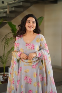 Elegante y de moda Zari Lentejuelas Vestido DE TRABAJO Vestido tradicional Bordado Trabajo con Georgette Boda Compromiso Colección de ropa - Product Image 5