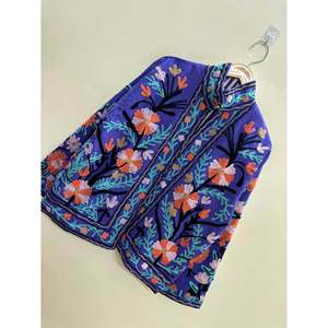Veste réversible en coton brodée Suzani 'The Twilight Meadow' Violet Coral Bloom avec logo personnalisé, taille XL, pour l'automne et le printemps - Product Image 3