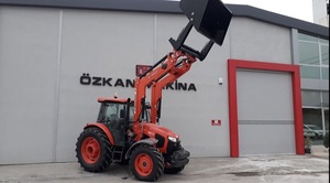 Tractores modernos Kubota con cabinas cómodas para el operador y controles sencillos. - Product Image 3