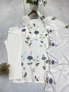 Ensemble Kurta ethnique d'été pour femmes Tissu confortable avec motif brodé de lotus pour les fêtes kurta - Product Image 5