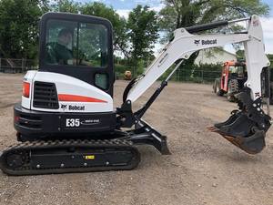 Mini pelle Bobcat E50 2023 d'occasion Offre Spéciale en bon état 800 heures 49 HP avec moteur central et composants de pompe - Product Image 3