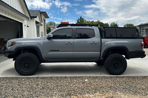 Toyota Tacoma TRD Off-Road Double Cab 4x4 usada del 2020 - Product Image 2