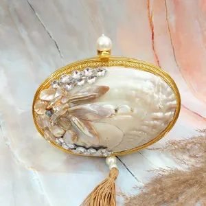 Pochette classique en laiton nacre avec finition dorée mariage avec superposition de nacre scintillante pour les fêtes - Product Image 2