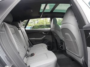 Gris 2023 Audi SQ8 4,0 T Quatt_ro Prestige Usado con asiento de cuero Arranque remoto Bluetooth Paquete ejecutivo Techo solar - Product Image 6