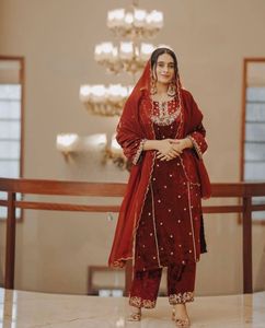 Costume de créateur lourd velours de viscose pur avec travail de séquence de broderie avec robe traditionnelle à manches fantaisie belle couleur - Product Image 2