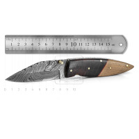 Couteau de poche pliant artisanal en acier Damas, modèle DD-FK-896, avec contremarquises en acier Damas et manche en os de chameau, idéal pour le bushcraft et l'EDC.