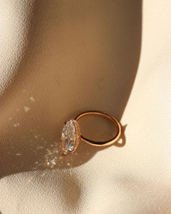 Bague de fiançailles en moissanite de coupe marquise exquise pour femme en or massif 18 carats élégante bague solitaire avec pierre centrale allongée - Product Image 2