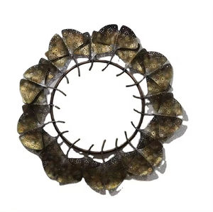 Vente en gros de miroir métallique à décor décoratif d'intérieur de l'Inde Miroir mural antique avec cadre en feuille d'érable - Product Image 1