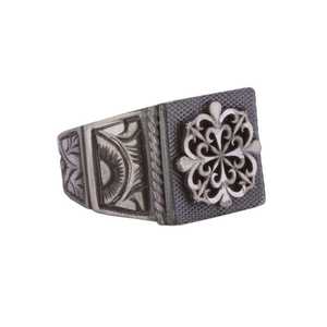 Bague pour homme en argent sterling 925, motif carré gravé, bijou artisanal, sertissage invisible, rhodié, pour usage quotidien - Product Image 2