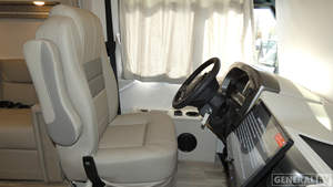 Tout Nouveau 2026 Thorr MotorCoach Classe A Vegas24.1 Camping-car de Luxe Compact avec Espace Coulissant, Cuisine Complète, Prêt pour les Voyages sur Route - Product Image 2