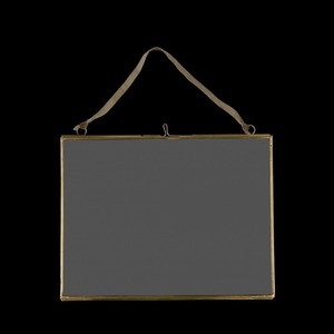 Cadre photo en métal sur pied de style antique avec finition dorée élégante, parfait pour une décoration intérieure intemporelle et des souvenirs précieux - Product Image 5