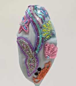 Bandeaux brodés à la main en forme d'étoile de mer avec ajustement doux et rembourré facile à porter perlé à la main - Product Image 1